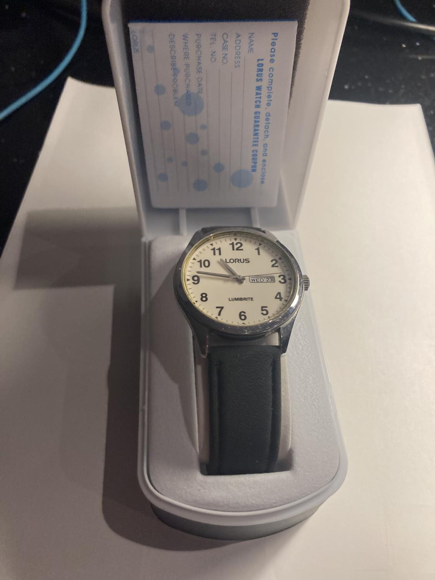 A LORUS WRIST WATCH IN A PRESENTATION BOX SEEN WORKING BUT NO WARRANTY