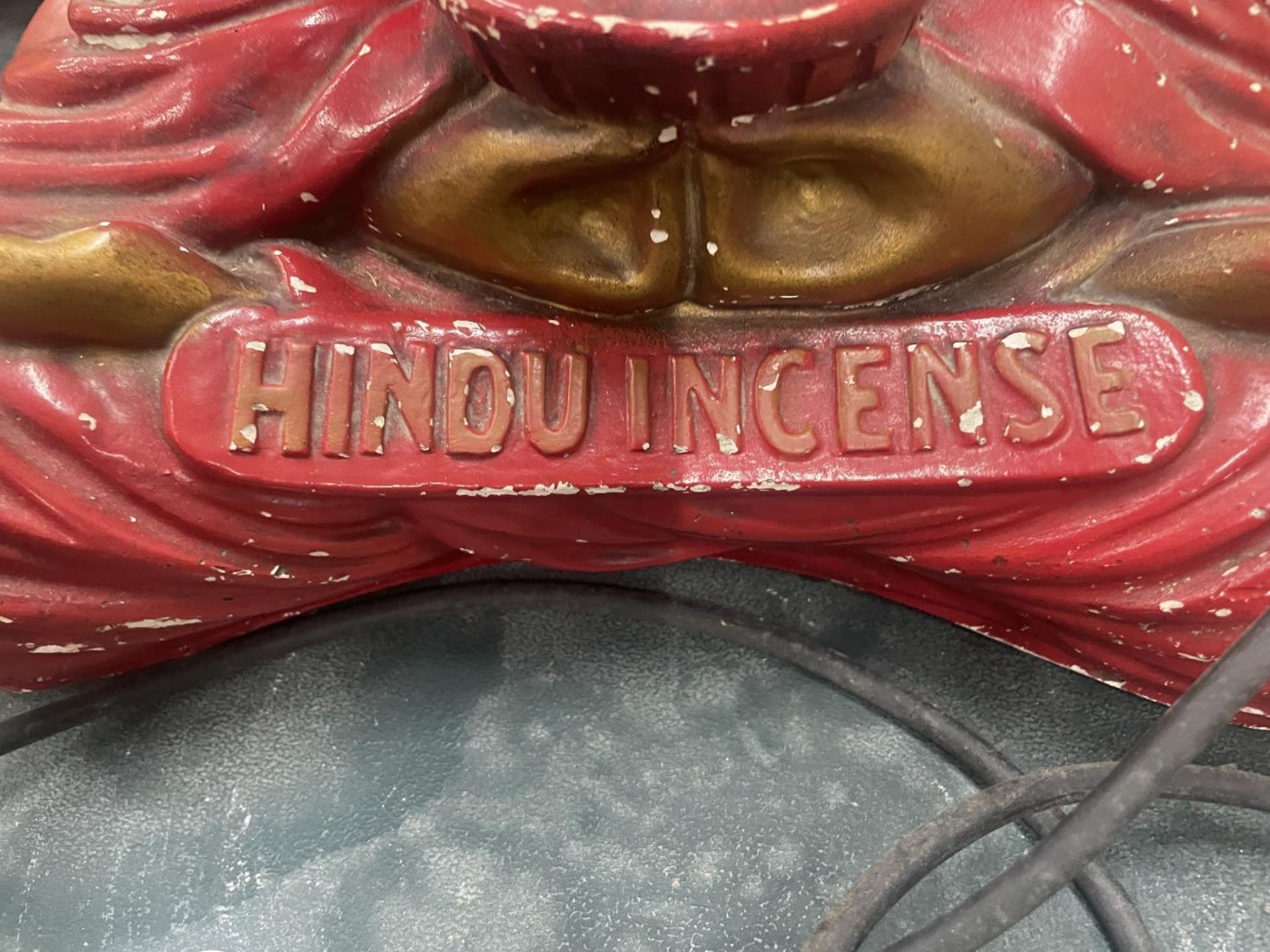 A LARGE CHALK MODEL OF A BUDDAH HOLDING A BOWL WITH THE WORDS 'HINDU ESSENCE', HEIGHT 48CM - Image 3 of 6