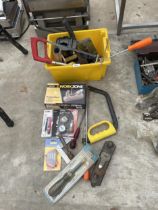 AN ASSORTMENT OF TOOLS TO INCLUDE AN AXE, WOOD PLANES AND WIRE BRUSHES ETC