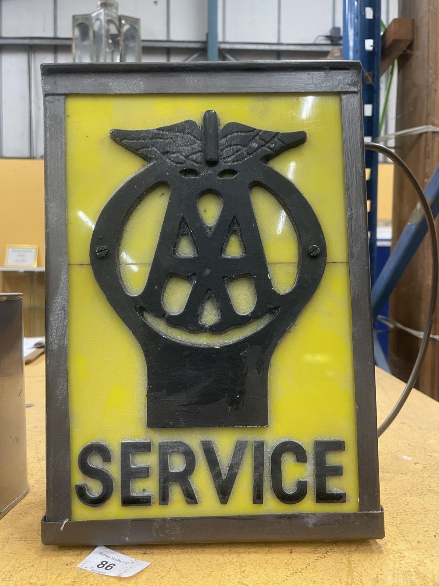 AN AA SERVICE ILLUMINATED LIGHT BOX SIGN - Bild 2 aus 4