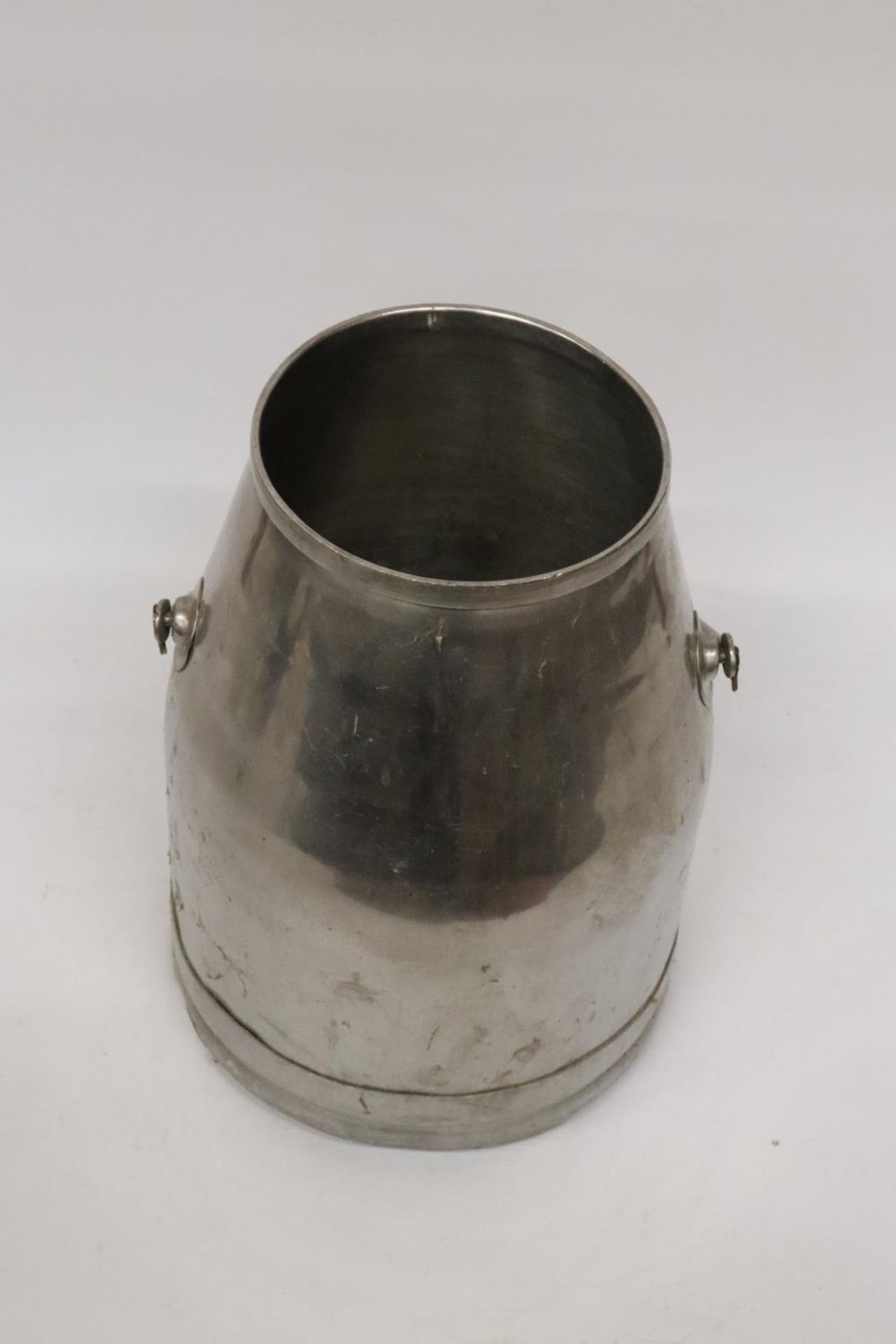 A STAINLESS STEEL MILK CHURN, HEIGHT APPROX 40CM - Image 4 of 4
