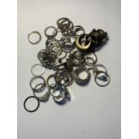 A LARGE QUANTITY OF COSTUME JEWELLERY RINGS