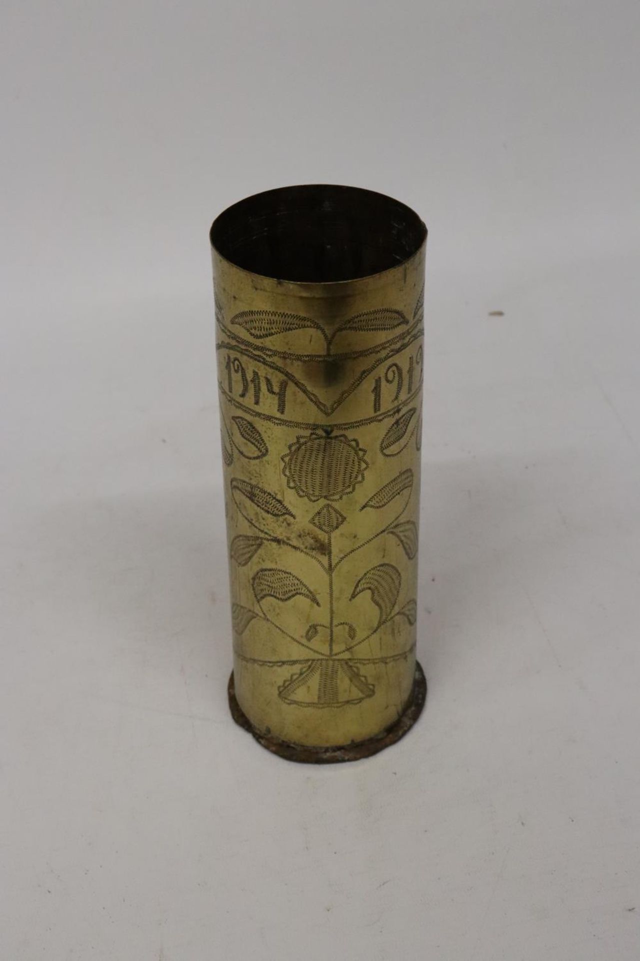 A WORLD WAR I TRENCH ART SHELL DATED 1914-19, HEIGHT 23CM - Image 2 of 4