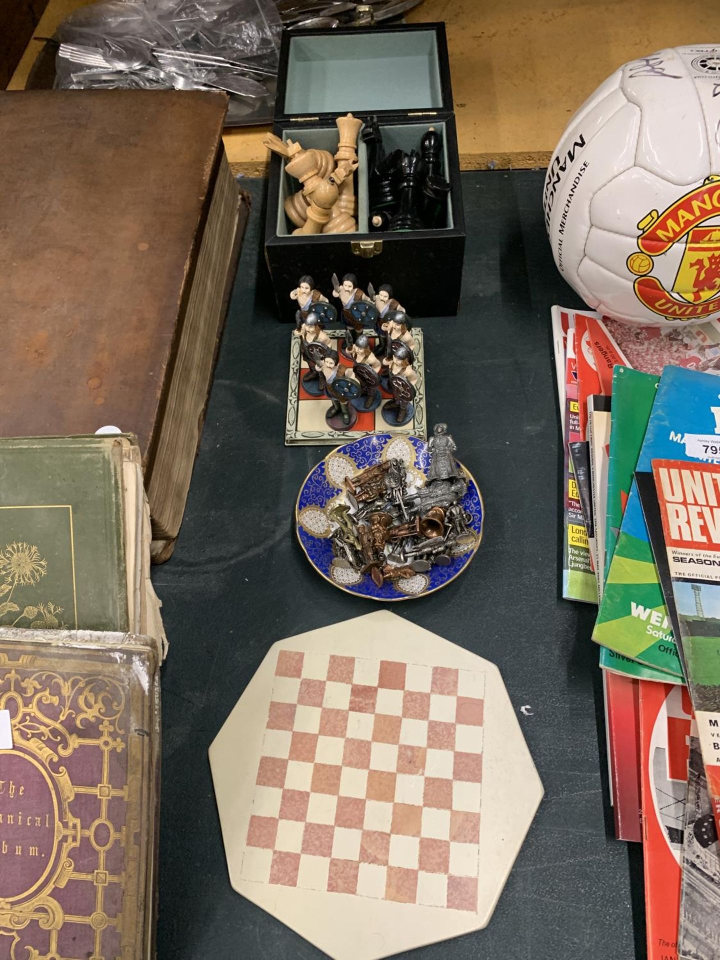 A PART SET OF CHESS PIECES (14 BLACK AND 14 WHITE), A BOARD WITH FIGURES PLUS A SMALL OCTAGONAL