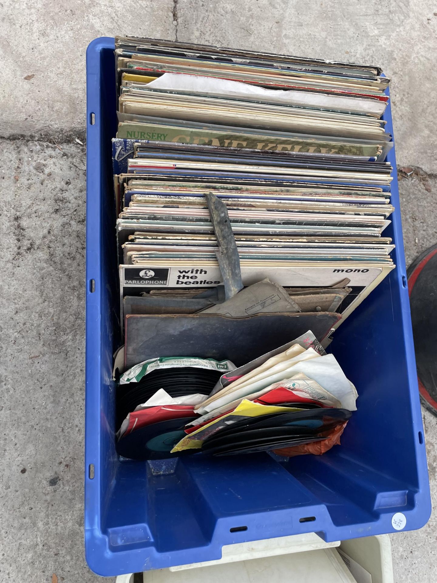 AN ASSORTMENT OF VINTAGE LP RECORDS AND MAGAZINES ETC - Image 2 of 2