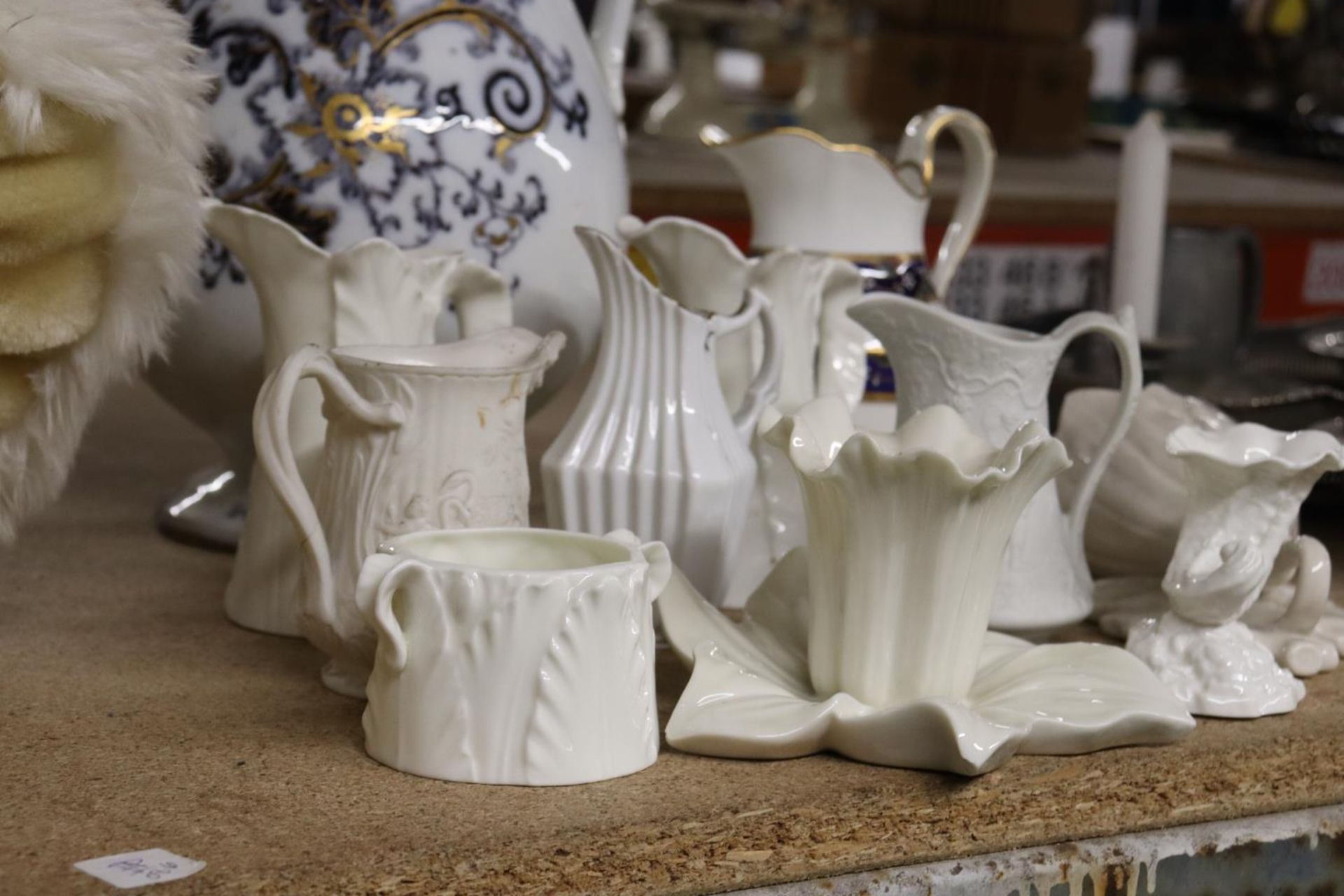A QUANTITY OF CERAMICS TO INCLUDE PORTMERION, SLOP BOWL AND CREAMER, ROYAL WORCESTER, CREAMWARE - Image 5 of 6