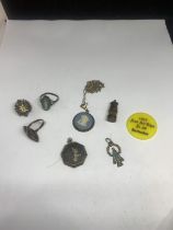 VARIOUS ITEMS TO INCLUDE A WEDGWOOD RING AND PENDANT, HEDGEHOG, SIAM SIVLER PENDANT, MINIATURE