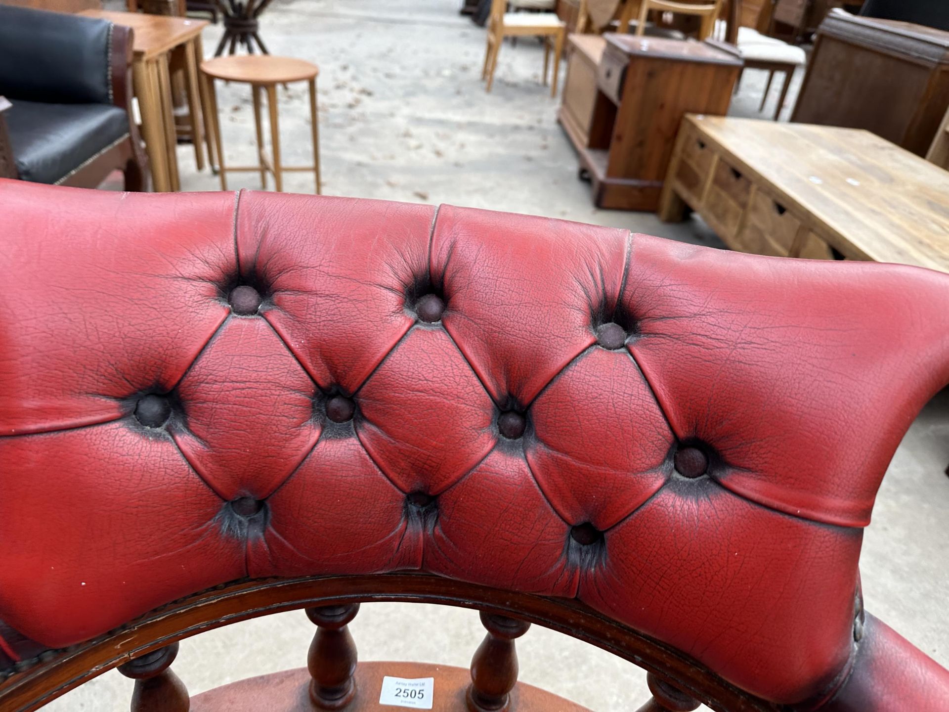 AN OXBLOOD BUTTONED LEATHER SWIVEL CAPTAIN'S CHAIR - Image 2 of 4