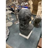 A BRONZE STYLE BUST OF A CLASSICAL FIGURE ON A MARBLE PLINTH, HEIGHT 24CM