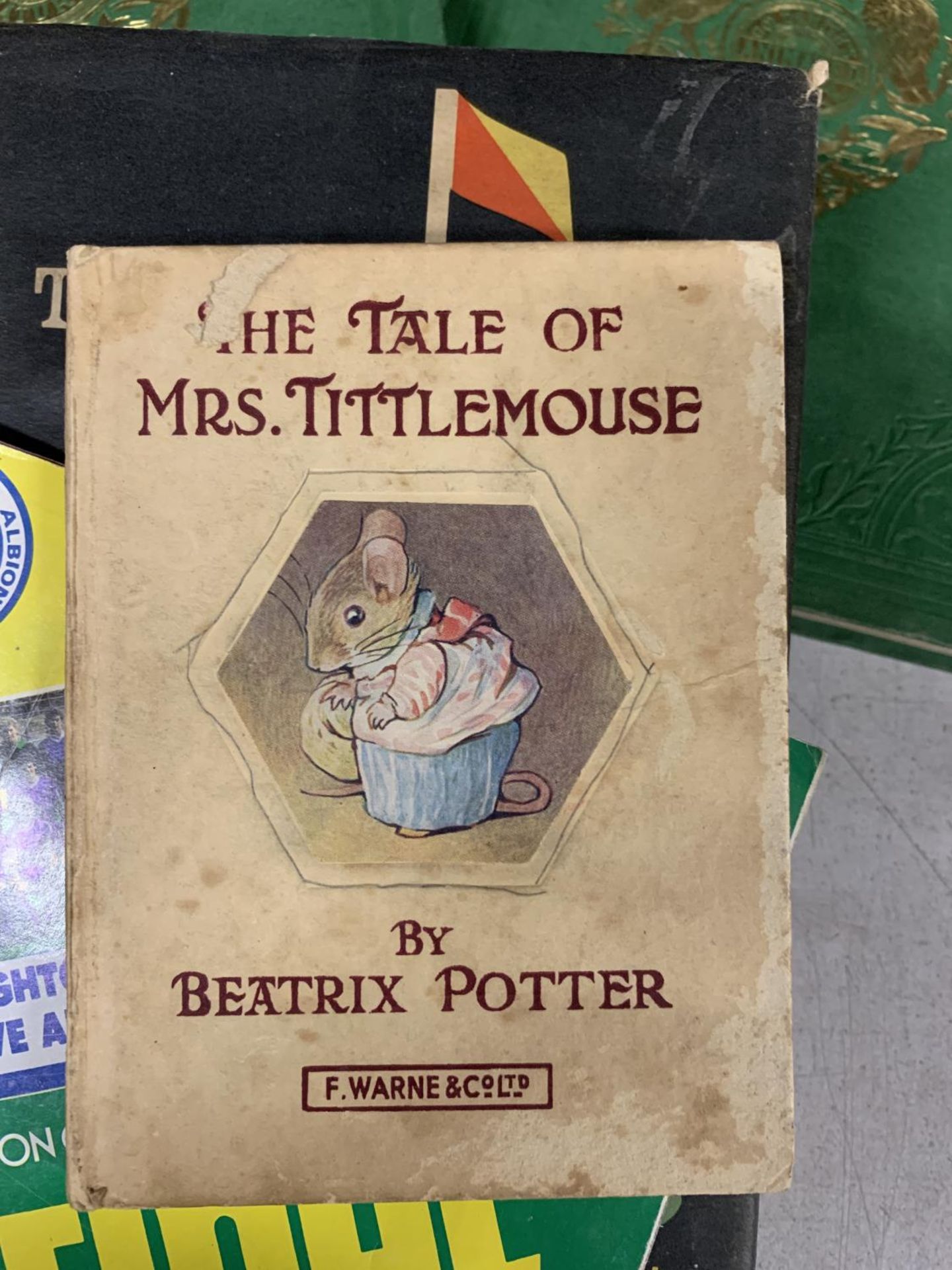 A QUA TITY OF BOOKS TO INCLUDE BEATRIX POTTER, GOLDSMITH'S ANIMATED NATURE, ETC - Image 3 of 5