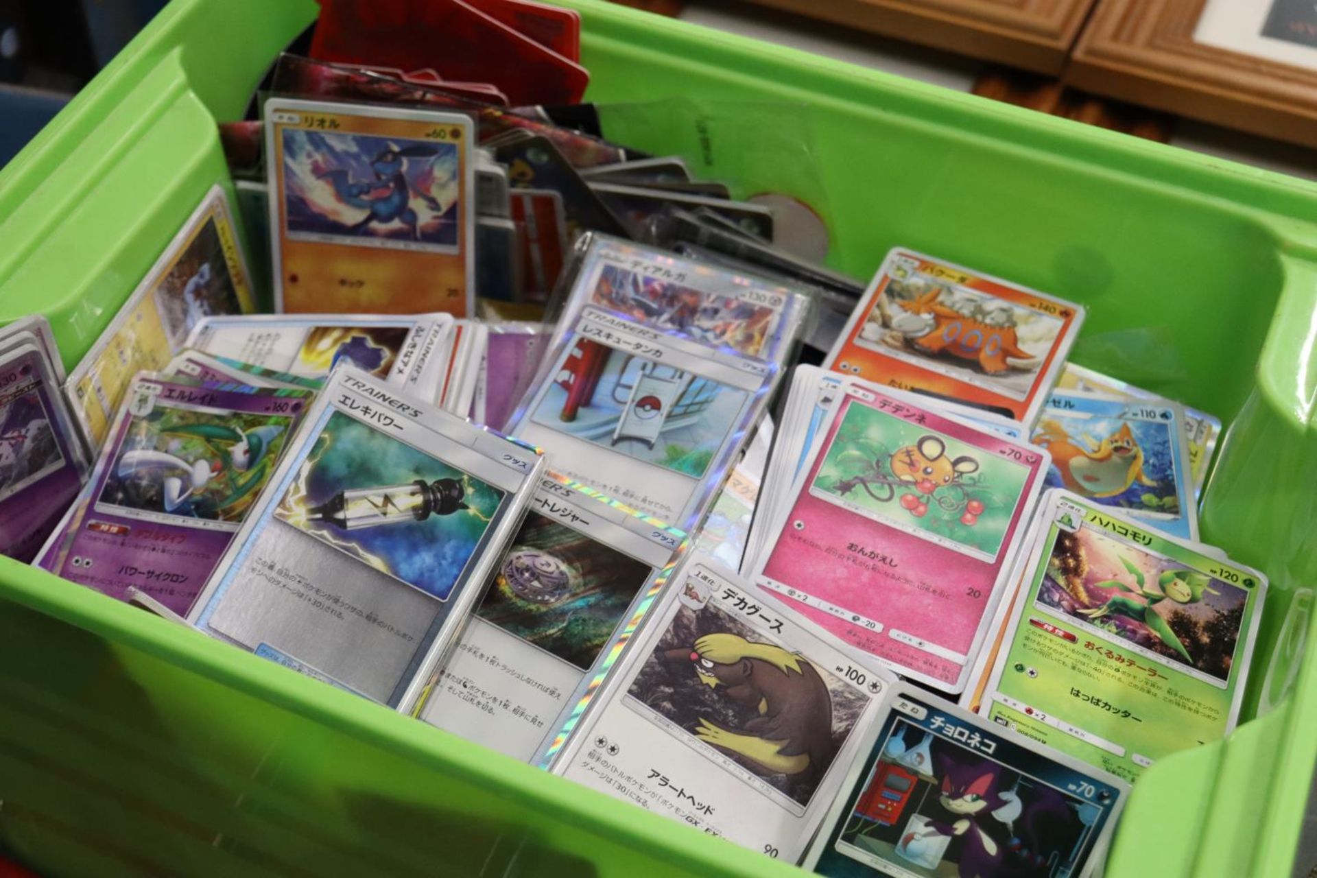 A LARGE COLLECTION OF JAPANESE POKEMON CARDS AND SLEEVES - Bild 7 aus 7