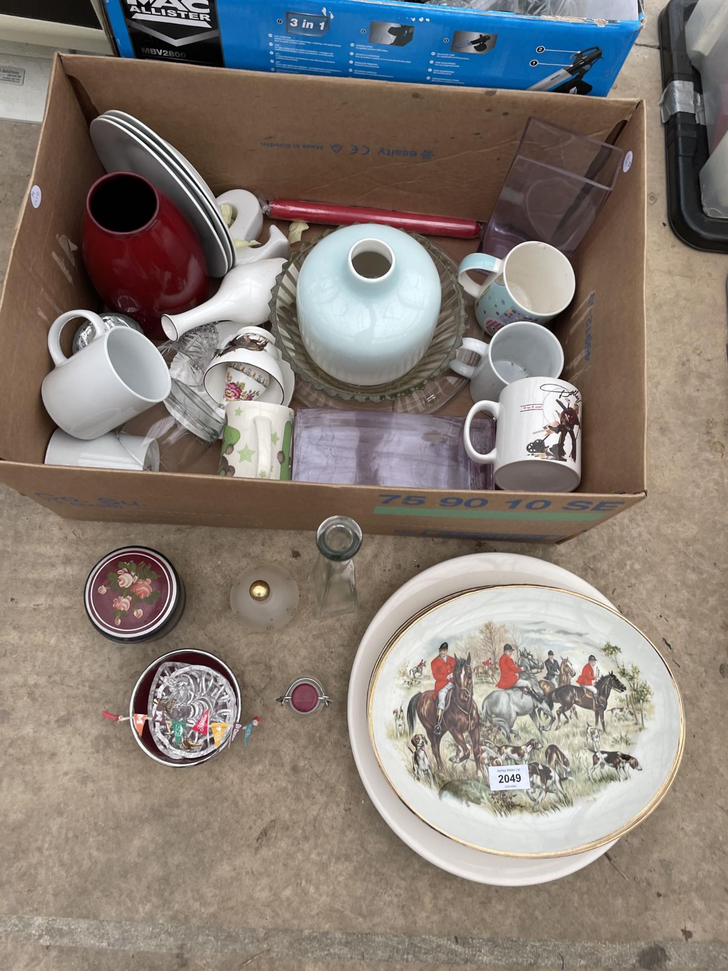 AN ASSORTMENT OF ITEMS TO INCLUDE CERAMICS AND GLASS WARE AND A COMPUTER MONITOR ETC - Image 2 of 4