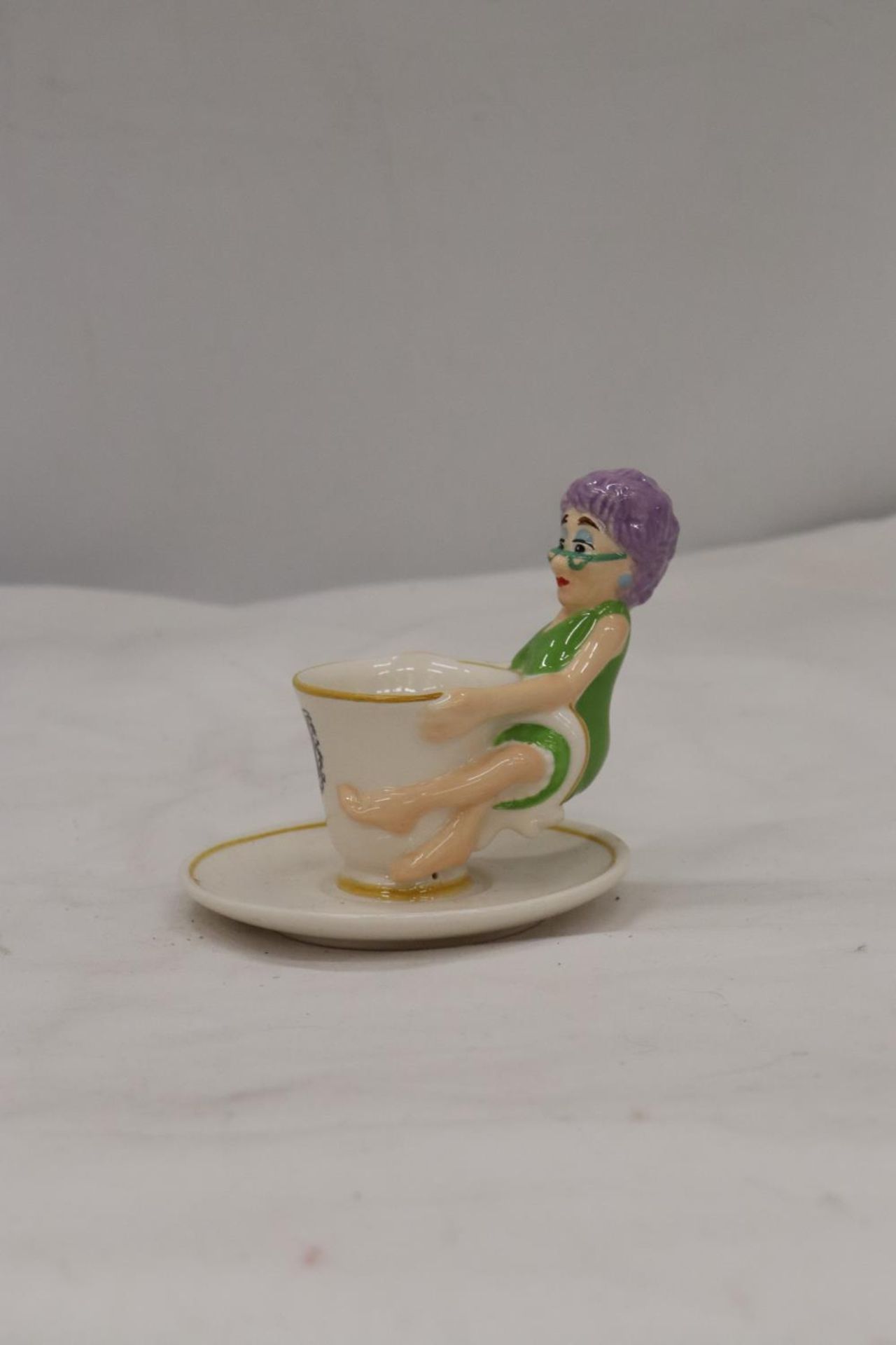 A RINGTON'S EGG CUP - Image 2 of 5