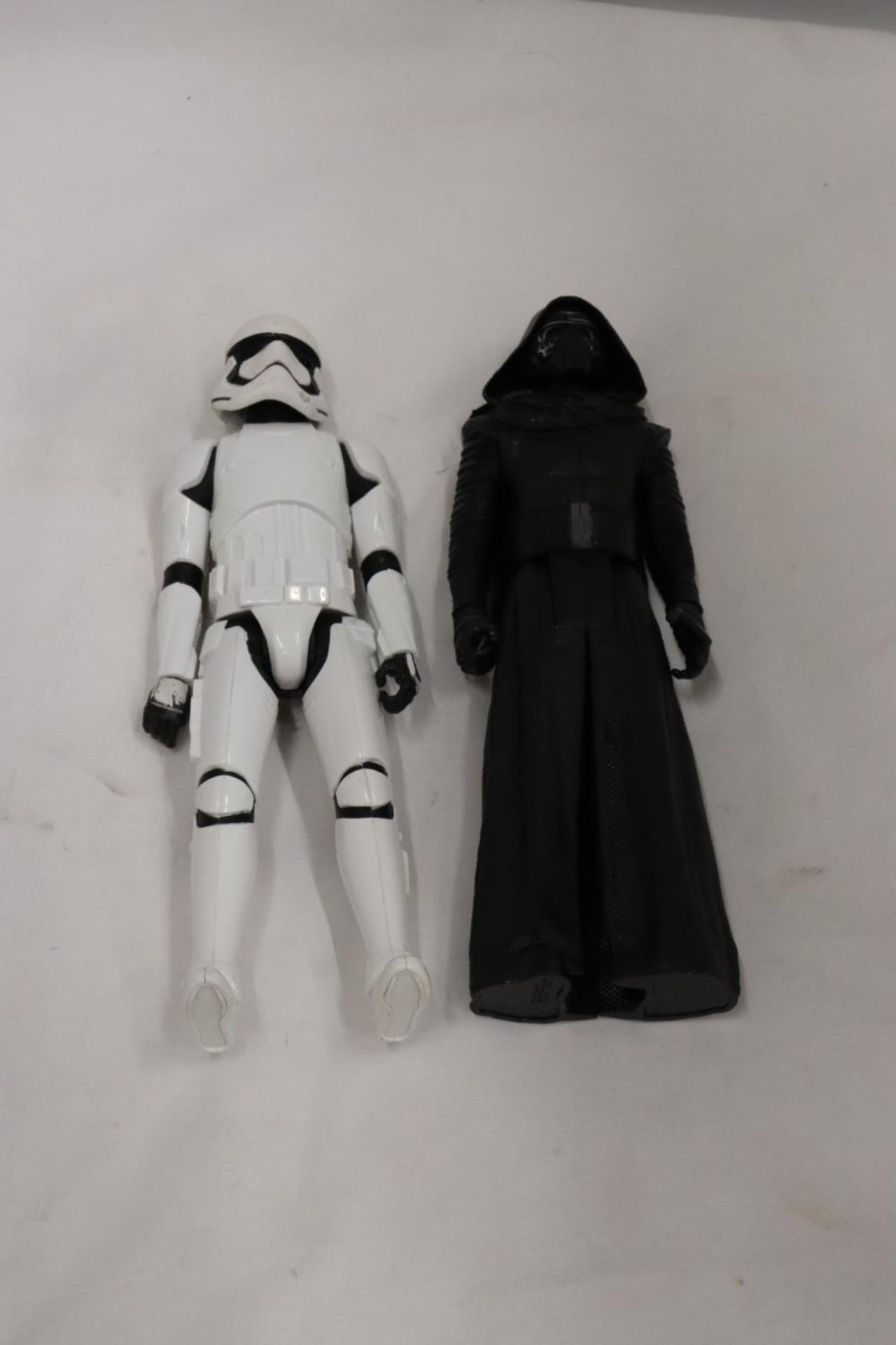 FOUR ACTION FIGURE TOYS TO INCLUDE DARTH VADER, A STORM TROOPER, THE RIDDLER AND IRON MAN - Bild 2 aus 4