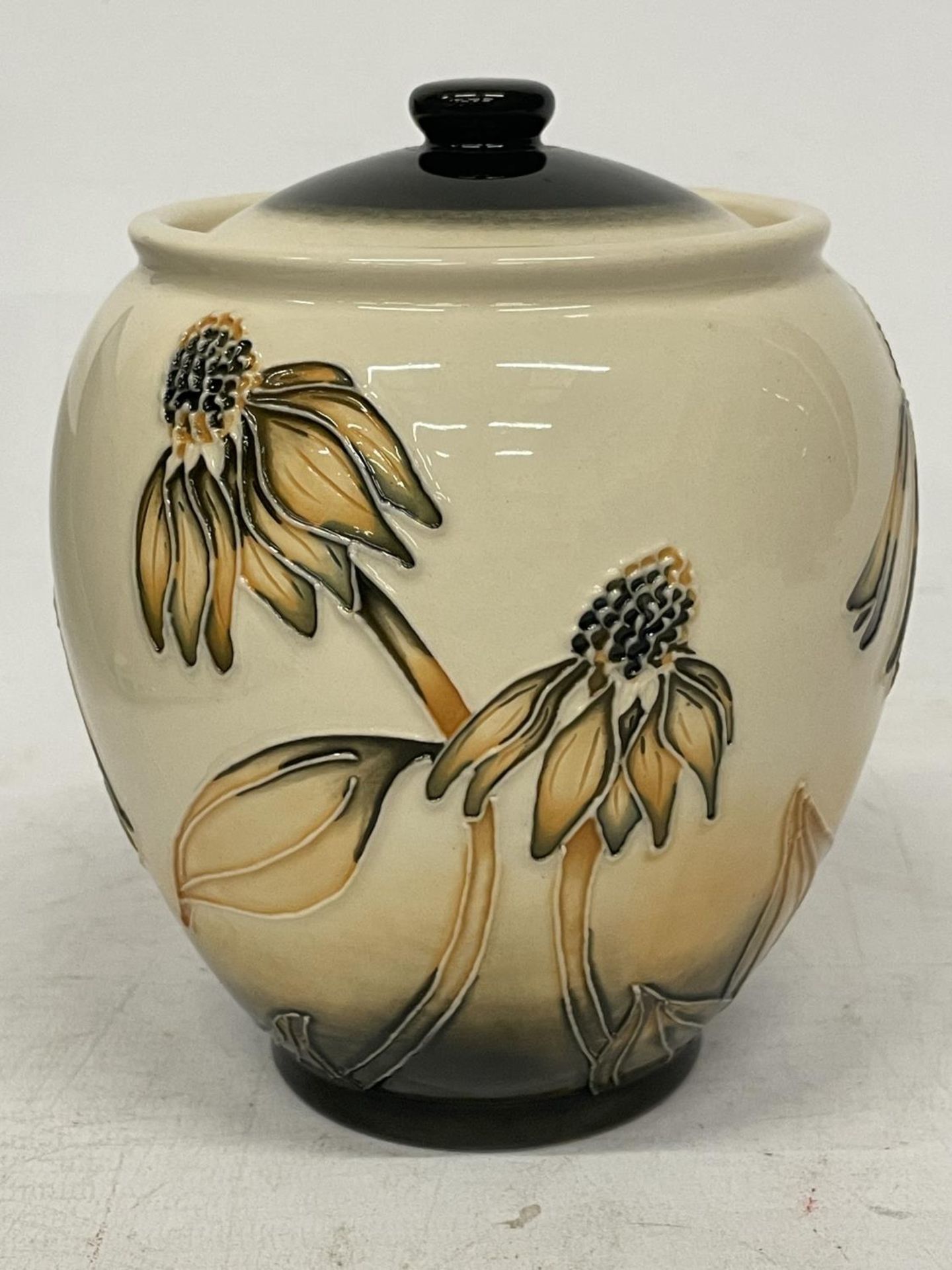 A MOORCROFT GINGER JAR IN THE "CORNFLOWER" PATTERN - Image 2 of 5