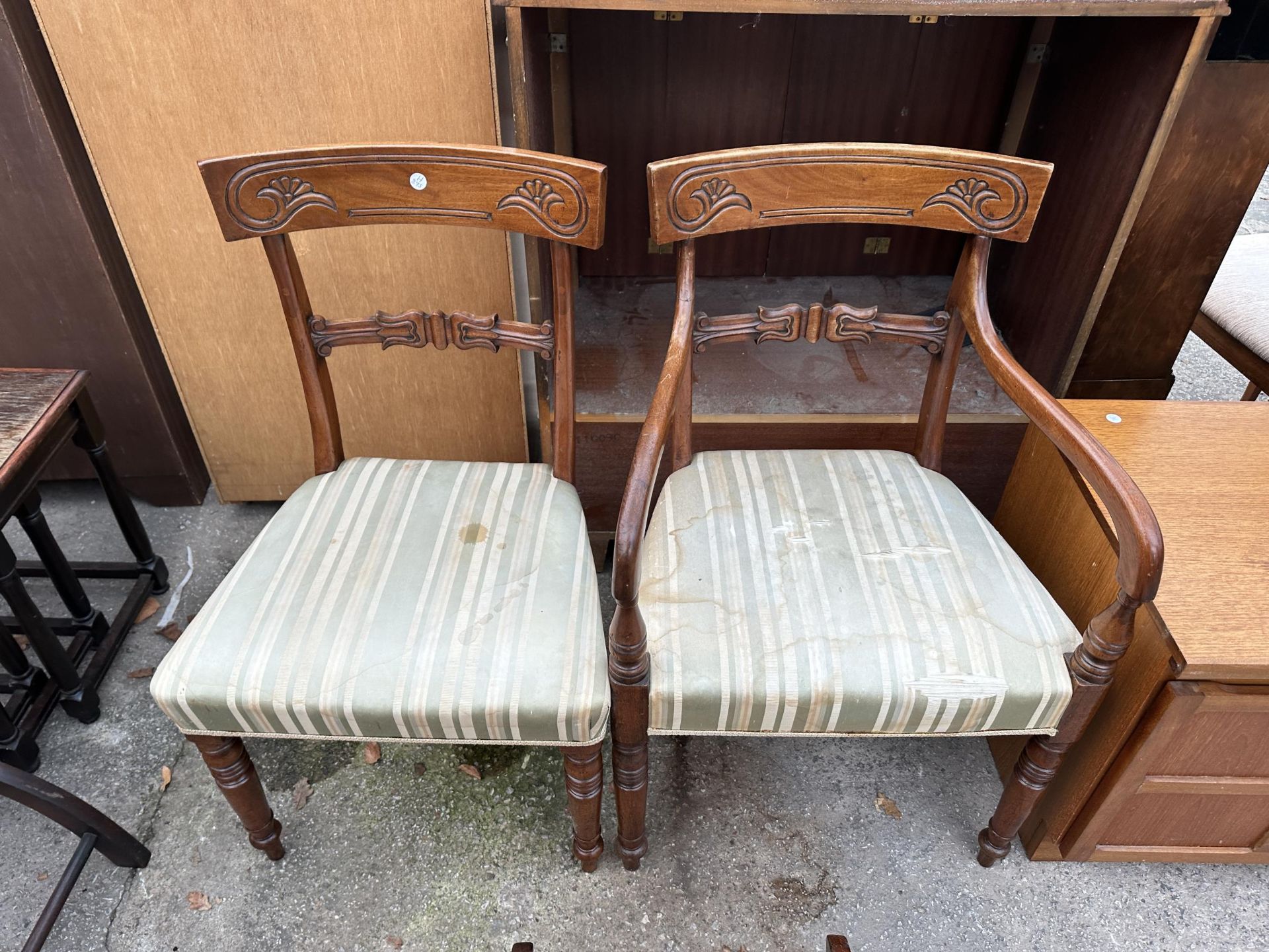 TWO VICTORIAN MAHOGANY DINING CHAIRS AND MATCHING CARVER - Image 4 of 4