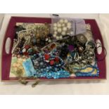 A QUANTITY OF COSTUME JEWELLERY TO INCLUDE NECKLACES, BRACELETS, EARRINGS, ETC ON A VINTAGE TRAY