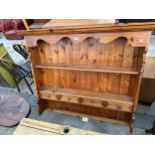 A MODERN PINE PLATE RACK ENCLOSING FOUR DRAWERS