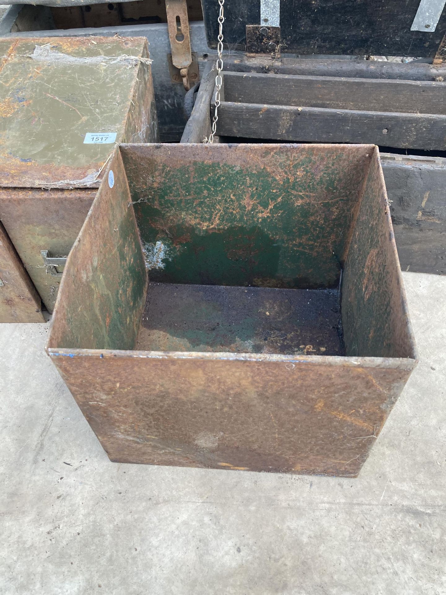 AN ASSORTMENT OF VINTAGE AND WOODEN TOOL BOXES - Image 2 of 5