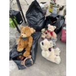 AN ASSORTMENT OF CHILDRENS SOFT TOYS AND TEDDIES