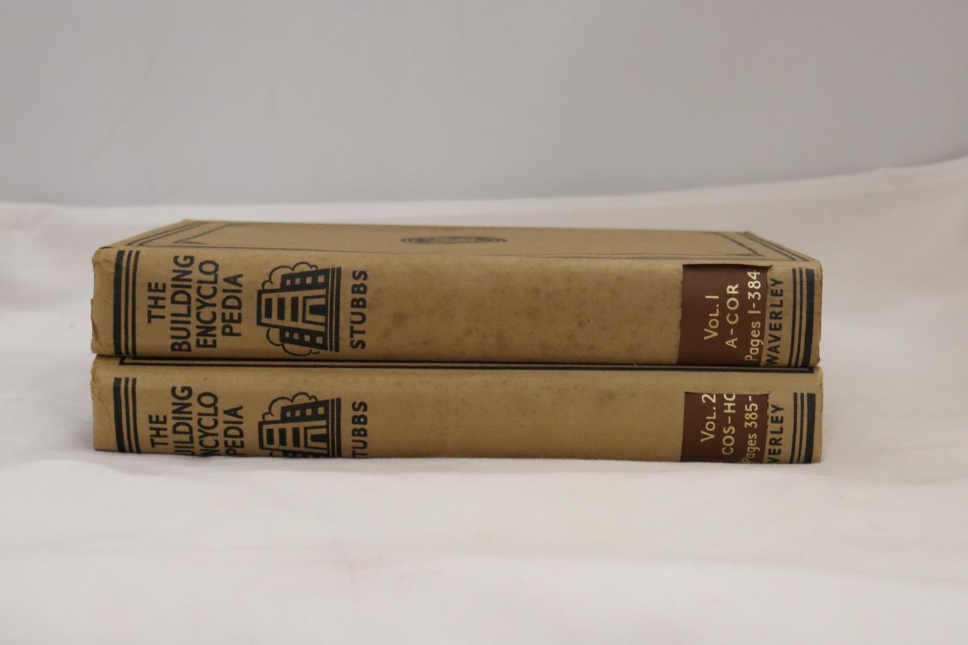 A COMPLETE 4 VOLUME SET OF 1930'S 'THE BUILDING ENCYCLOPEDIA' WITH DUST JACKETS IN ORIGINAL BOX - Bild 4 aus 5