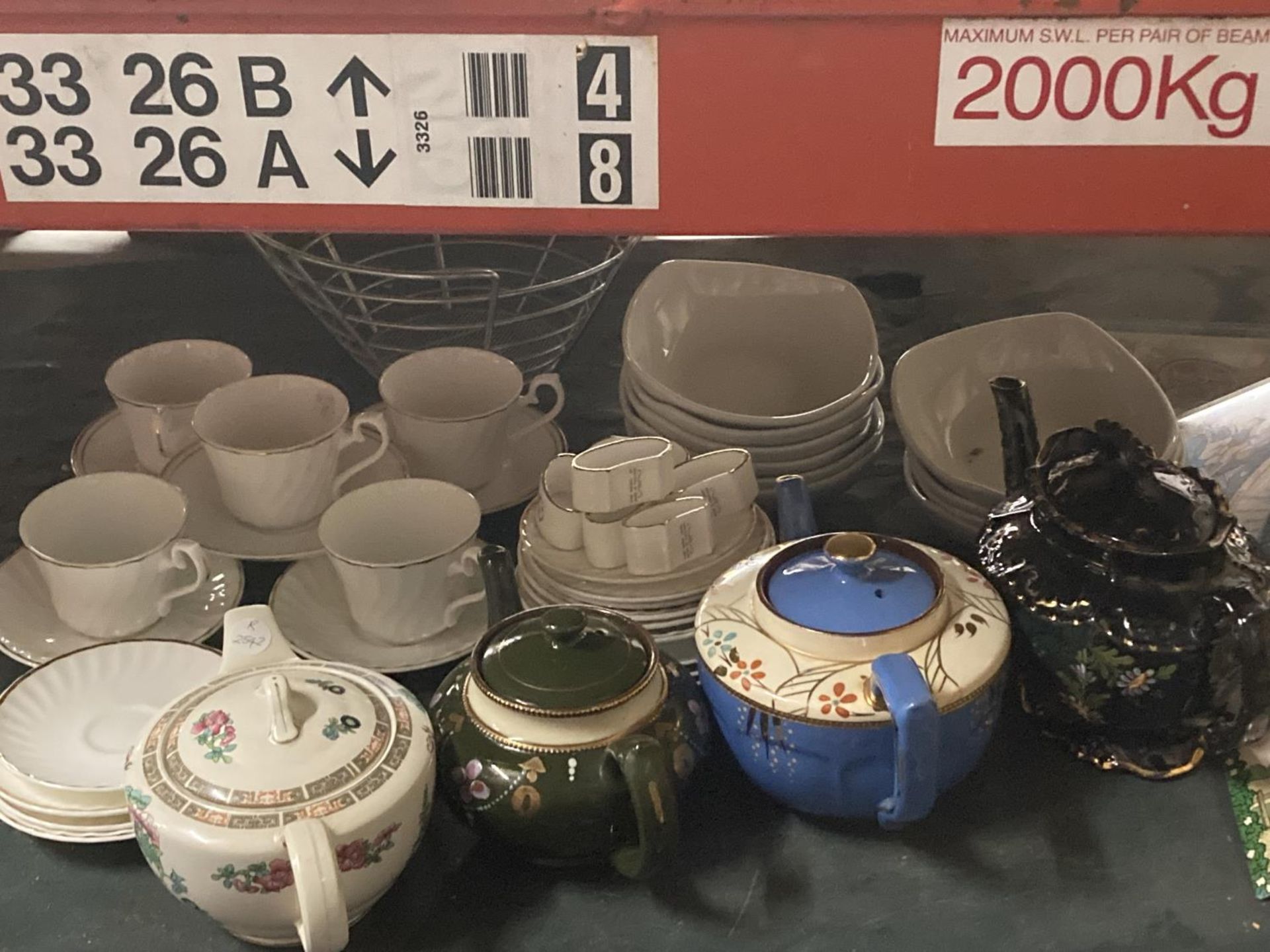 FOUR COLLECTABLE TEA POTS AND VARIOUS WHITE CERAMICS TO INCLUDE CUPS. SAUCERS, BOWLS, PLATES ETC