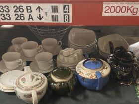 FOUR COLLECTABLE TEA POTS AND VARIOUS WHITE CERAMICS TO INCLUDE CUPS. SAUCERS, BOWLS, PLATES ETC