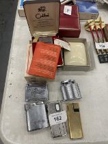 A COLLECTION OF VINTAGE LIGHTERS TO INCLUDE A BOXED RONSON AND BOXED COLIBRI - 7 IN TOTAL