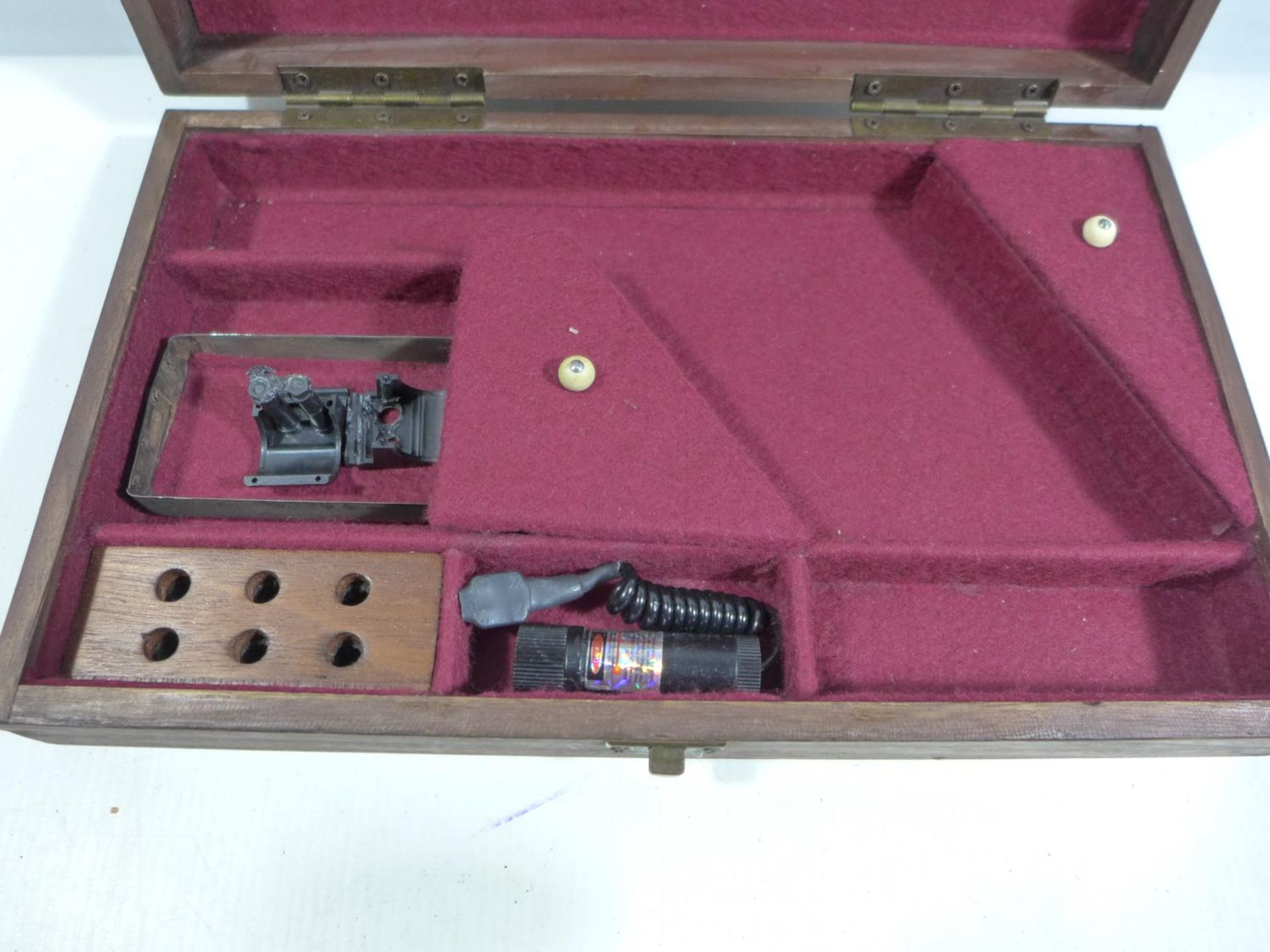 A WOODEN BOX FITTED OUT FOR A 28CM WIDE PISTOL, WIDTH OF BOX 30CM, DEPTH 18CM, HEIGHT 6CM - Image 2 of 4