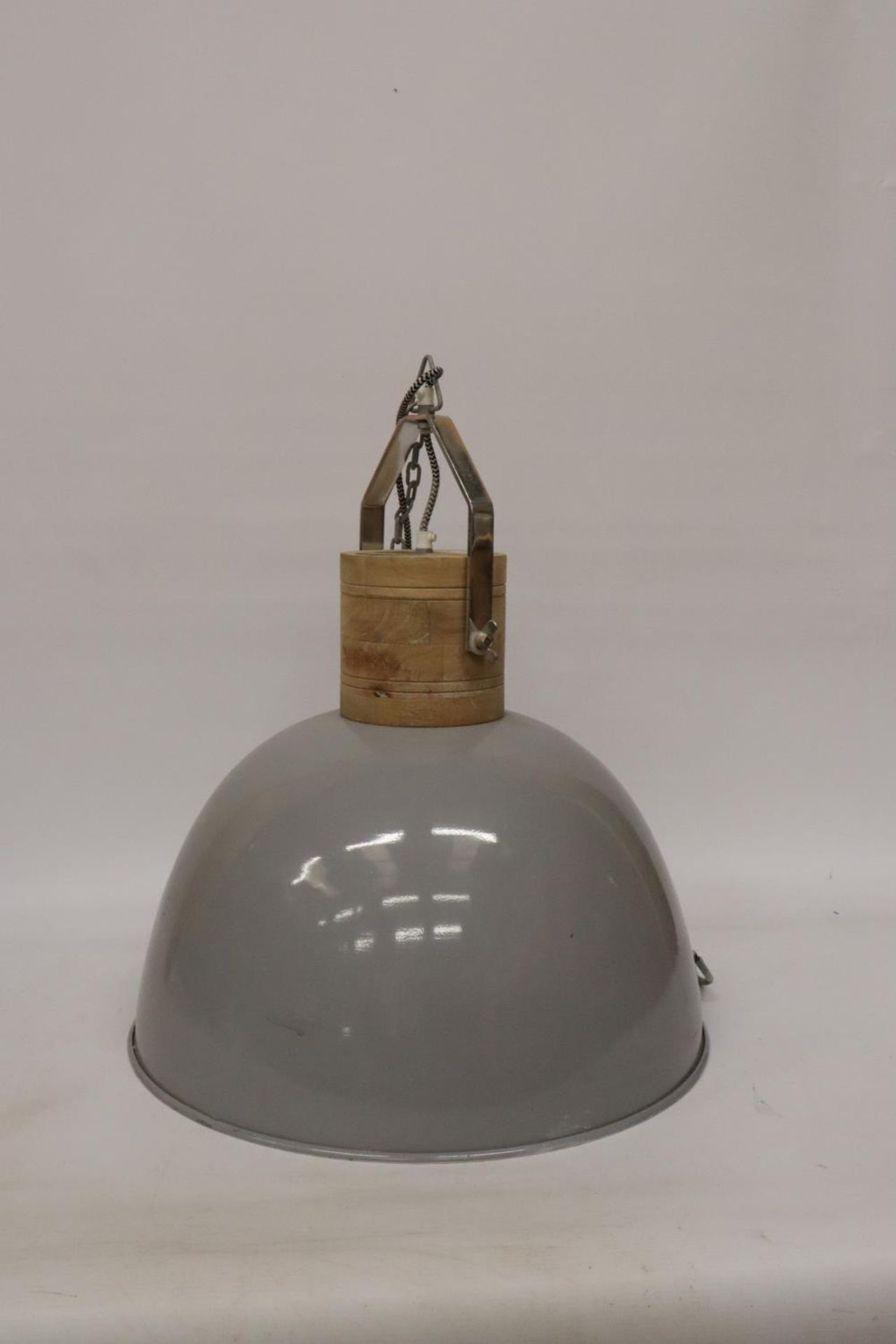 A RETRO STYLE LIBRA INDUSTRIAL GREY ENAMEL LIGHT FITTING - Image 2 of 5