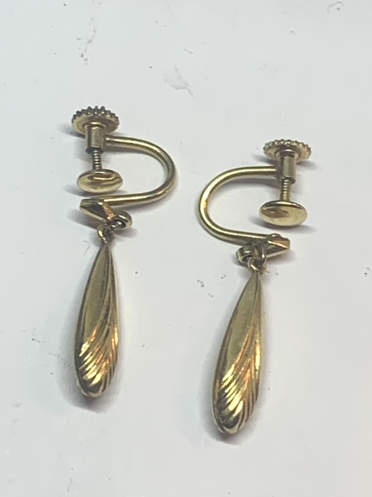A PAIR OF YELLOW METAL EARRINGS IN A PRESENTATION BOX - Image 2 of 2