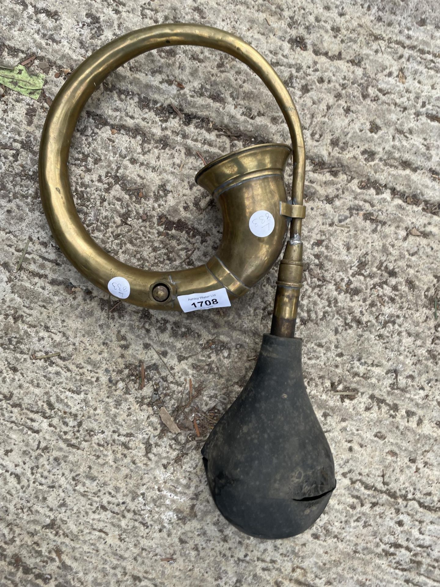 A VINTAGE BRASS CAR HORN (A/F)