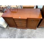 A PARKER KNOLL BREAKFRONT SIDEBOARD ENCLOSING FOUR DRAWERS, TWO CUPBOARDS AND SLIDE, 50" WIDE