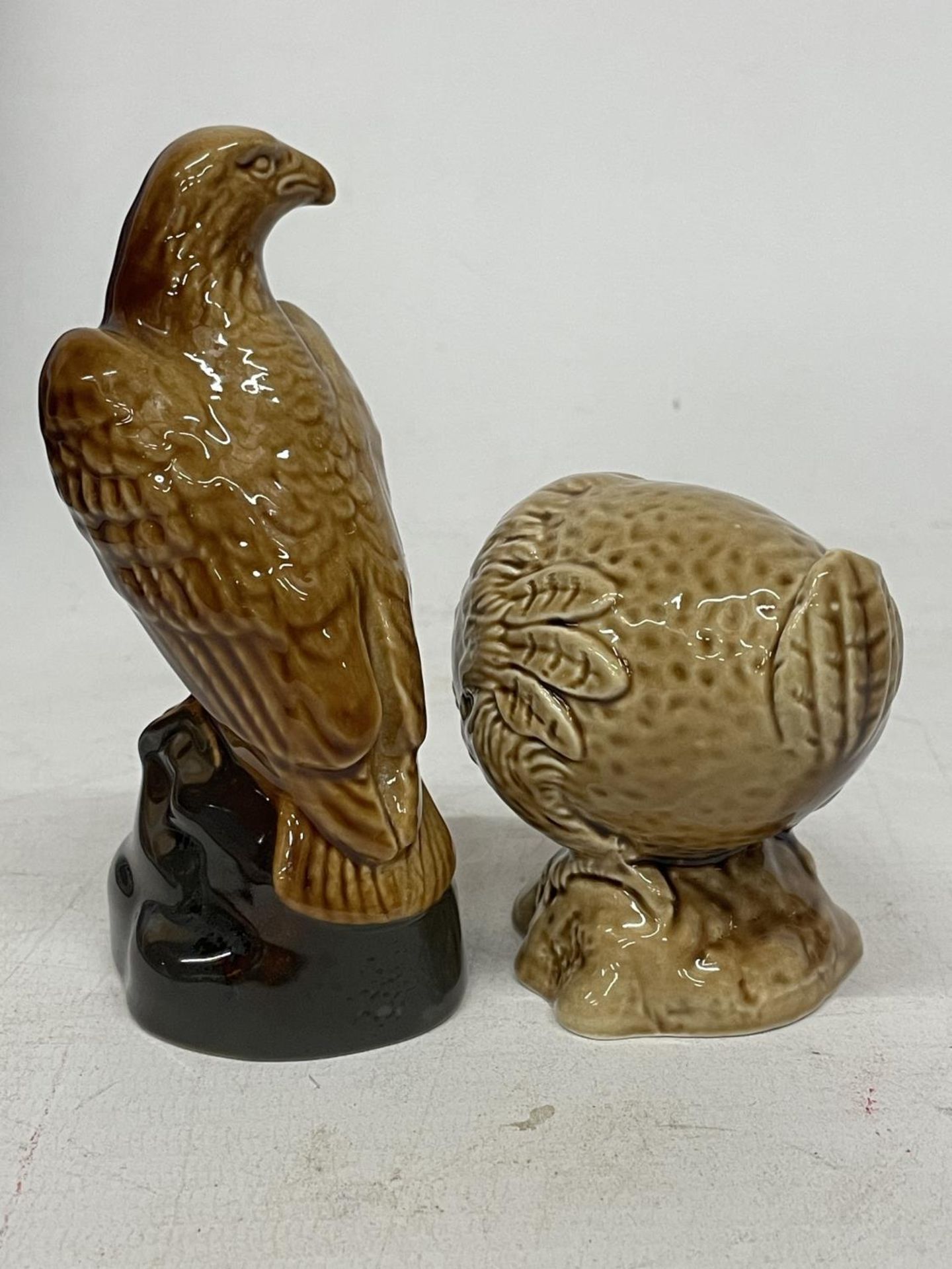 A BESWICK BENEAGLES SCOTCH WHISKEY MINIATURE EAGLE TOGETHER WITH A FLYING HAGGIS MINIATURE - Bild 4 aus 4