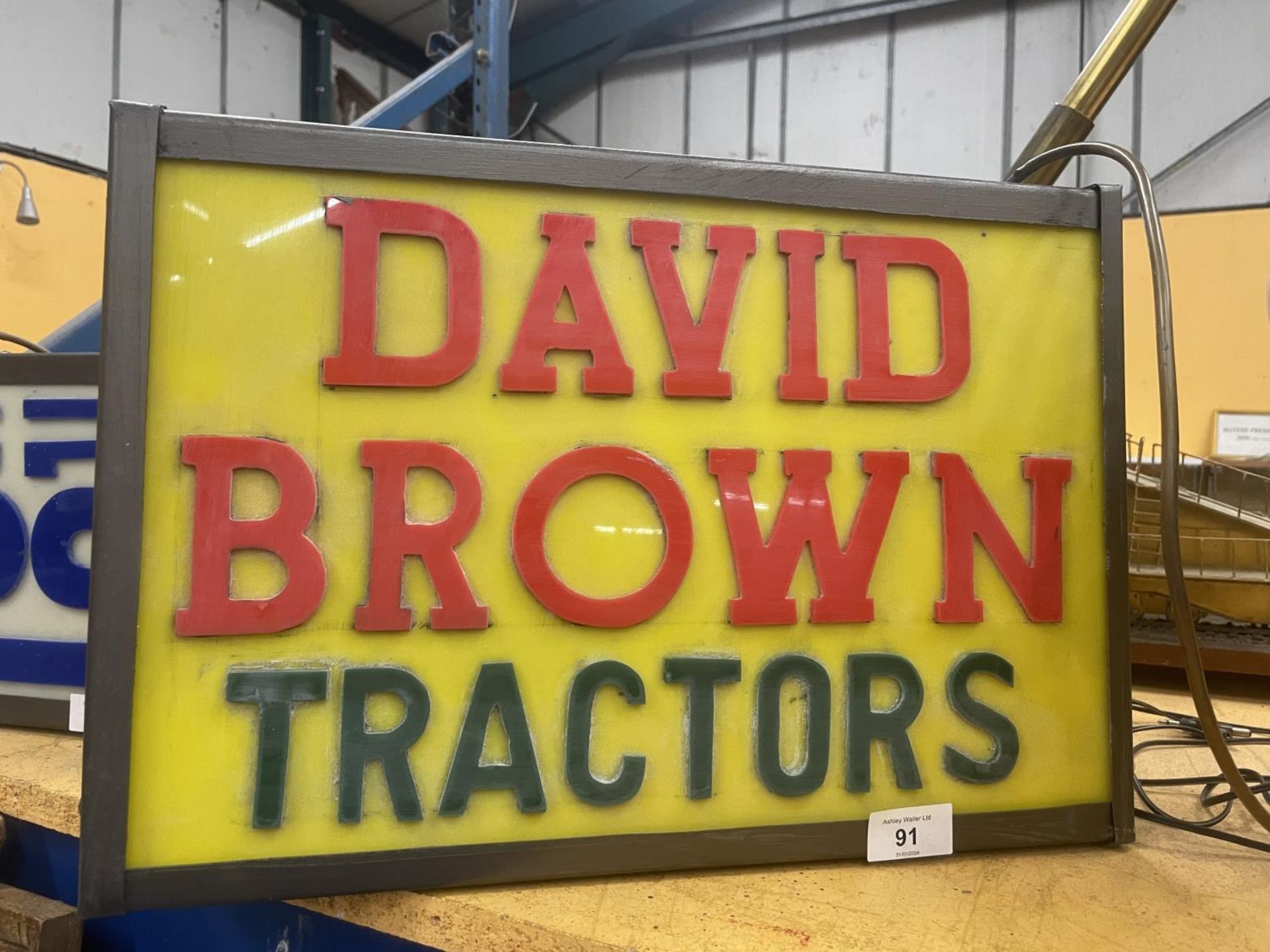 A DAVID BROWN TRACTORS ILLUMINATED LIGHT BOX SIGN - Image 2 of 4