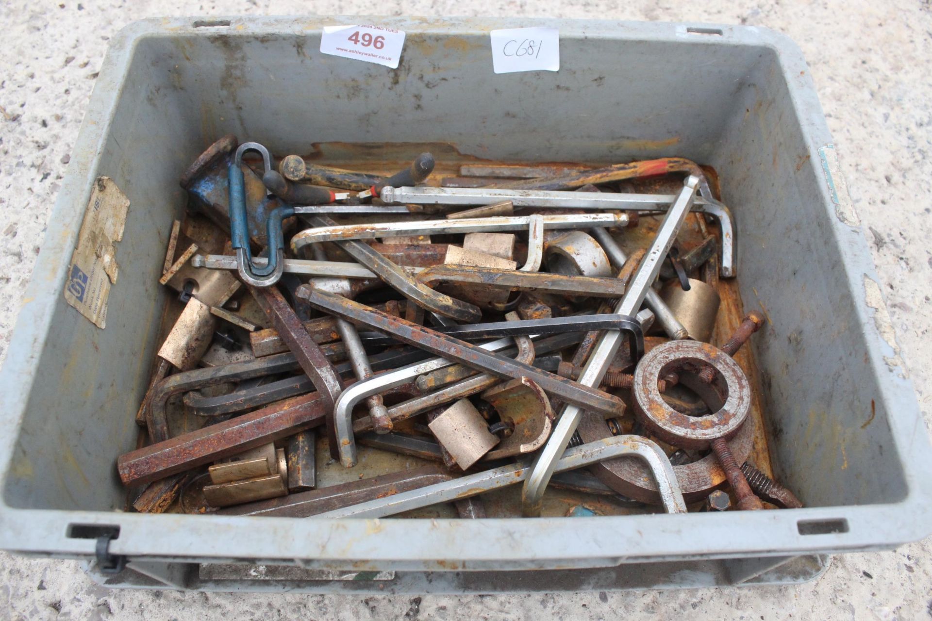 TRAY OF LONG REACH ALAN KEYS NO VAT