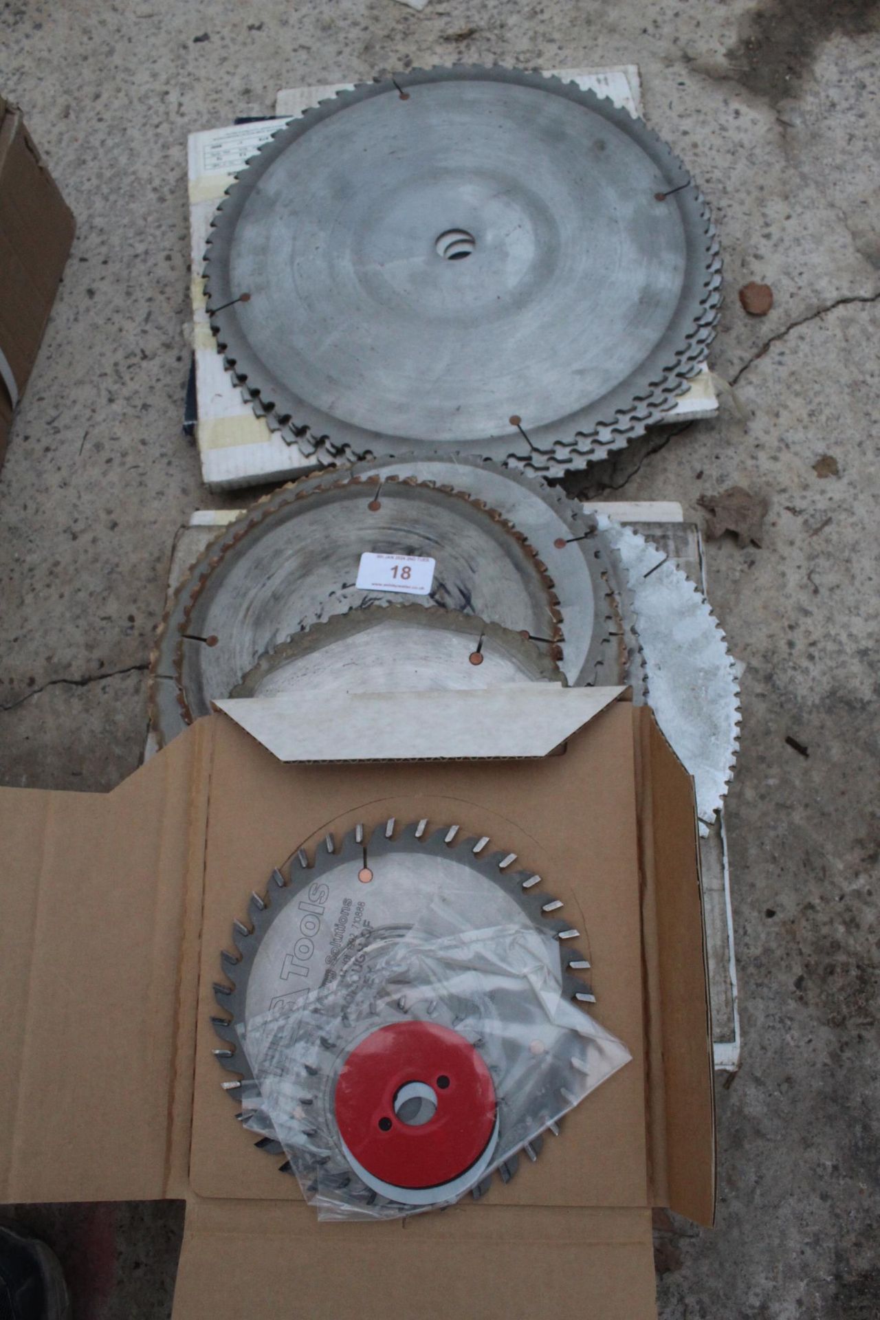 QUANTITY OF LOOSE TABLE SAW BLADES NO VAT