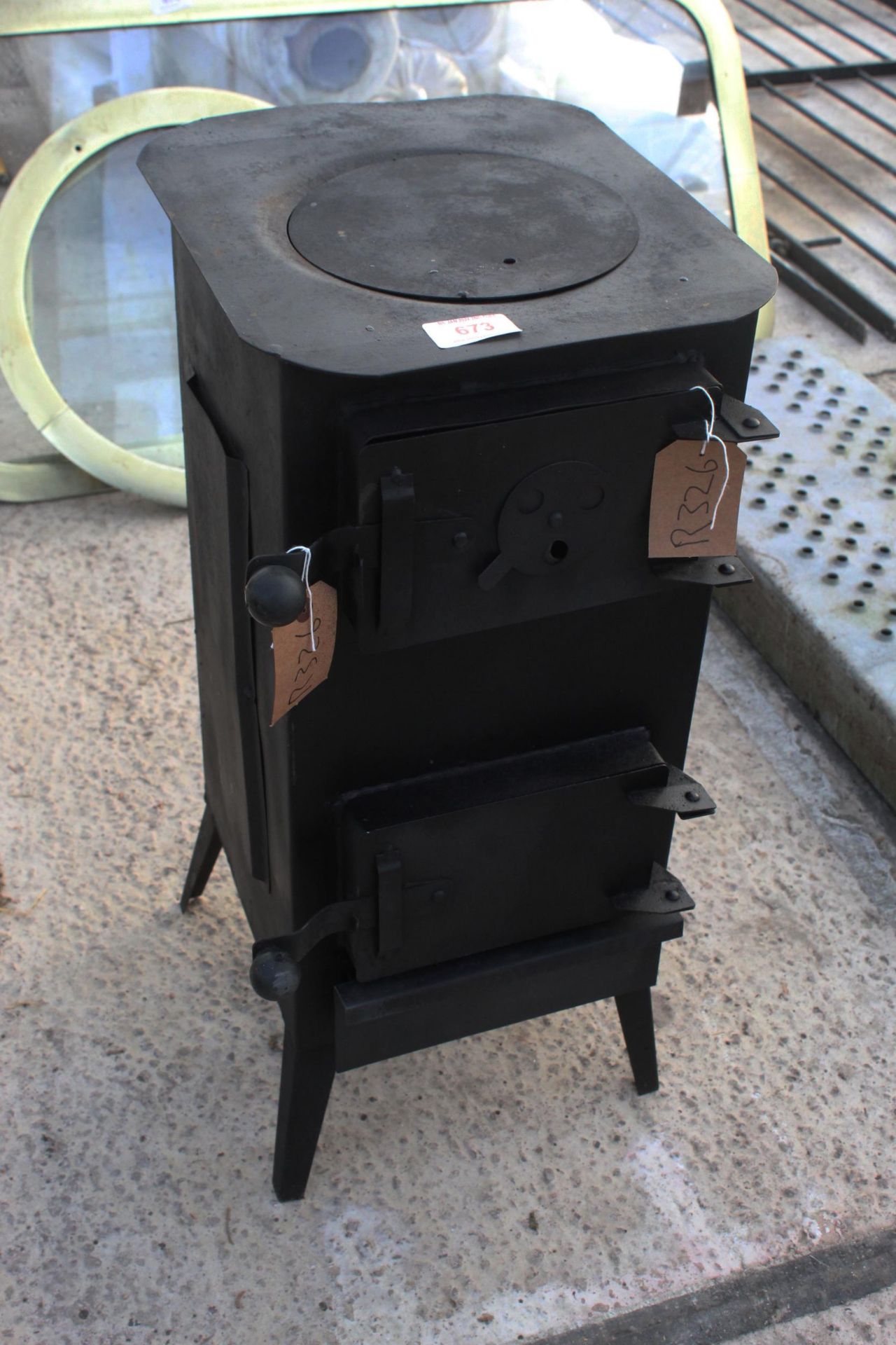 CAST IRON DOUBLE OPENING STOVE/WOOD BURNER NO VAT