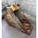 CAT 22"DIGGER BUCKET WITH SIDE CUTTERS HARDLY USED 65MM PINS + VAT