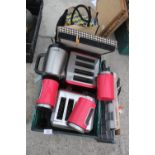 VARIOUS KITCHEN ITEMS TO INCLUDE FLAT WARE KETTLE TOASTER ETC NO VAT