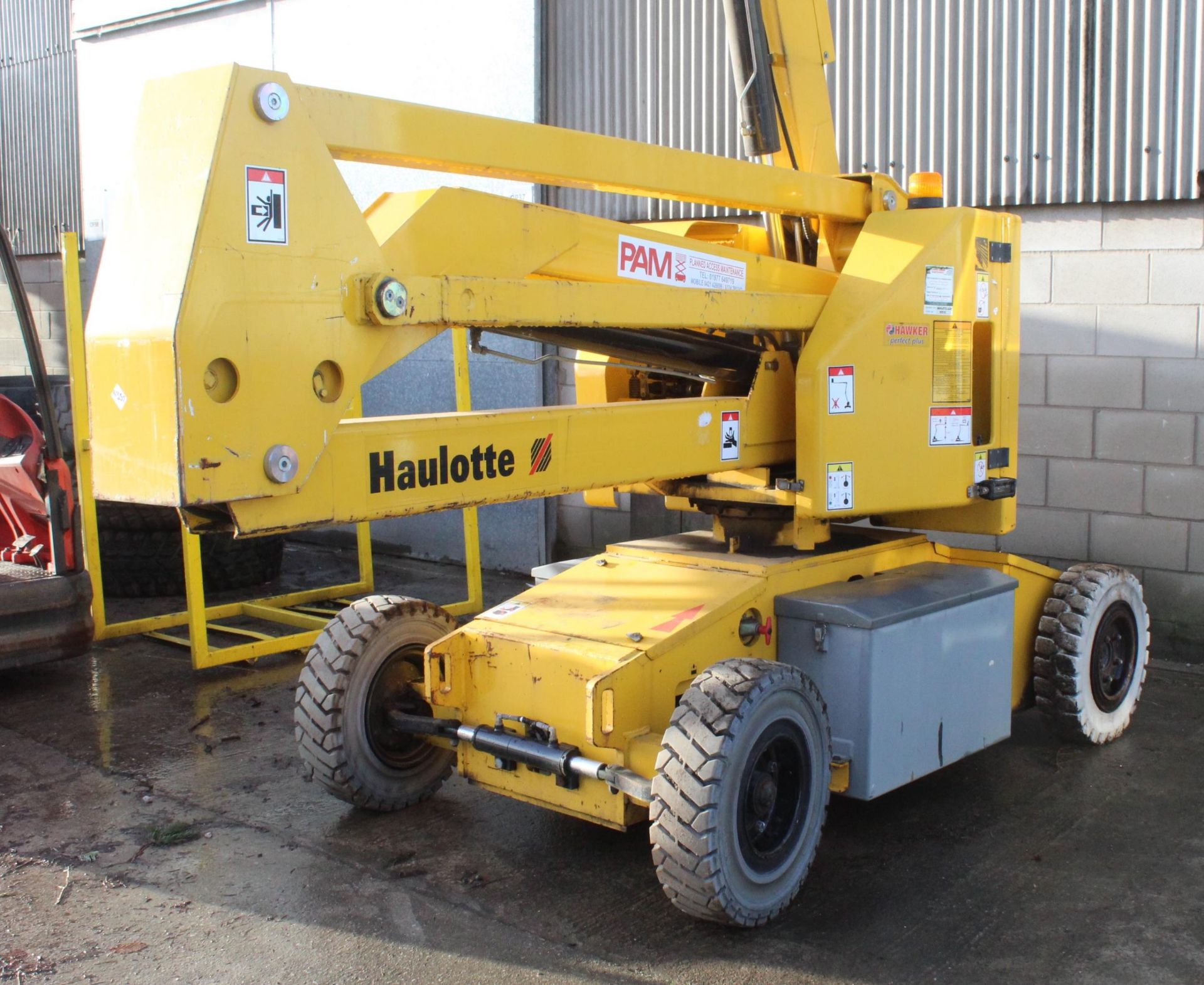 INDOOR HAULETTE HAISI 48V HA15 CHERRY PICKER APPROX 2000 HOURS BUILT IN 110/240V CHARGER 15 METRE - Image 6 of 10
