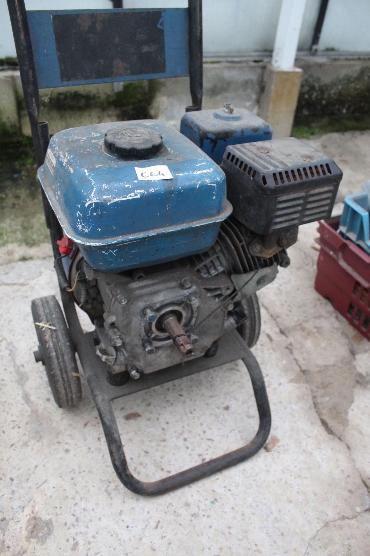 HONDA GX160 ENGINE 5.5HP ON TROLLEY IN WORKING ORDER NO VAT - Image 2 of 3