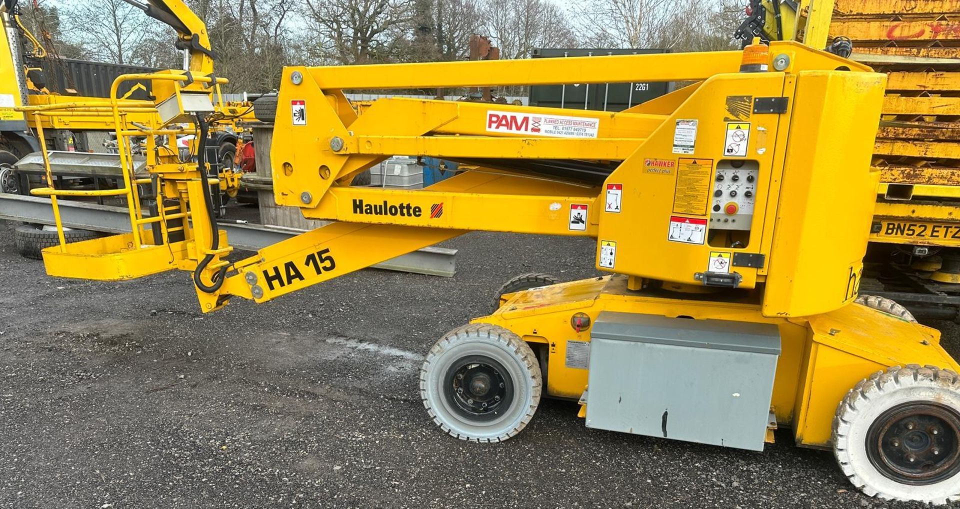 INDOOR HAULETTE HAISI 48V HA15 CHERRY PICKER APPROX 2000 HOURS BUILT IN 110/240V CHARGER 15 METRE - Image 8 of 10