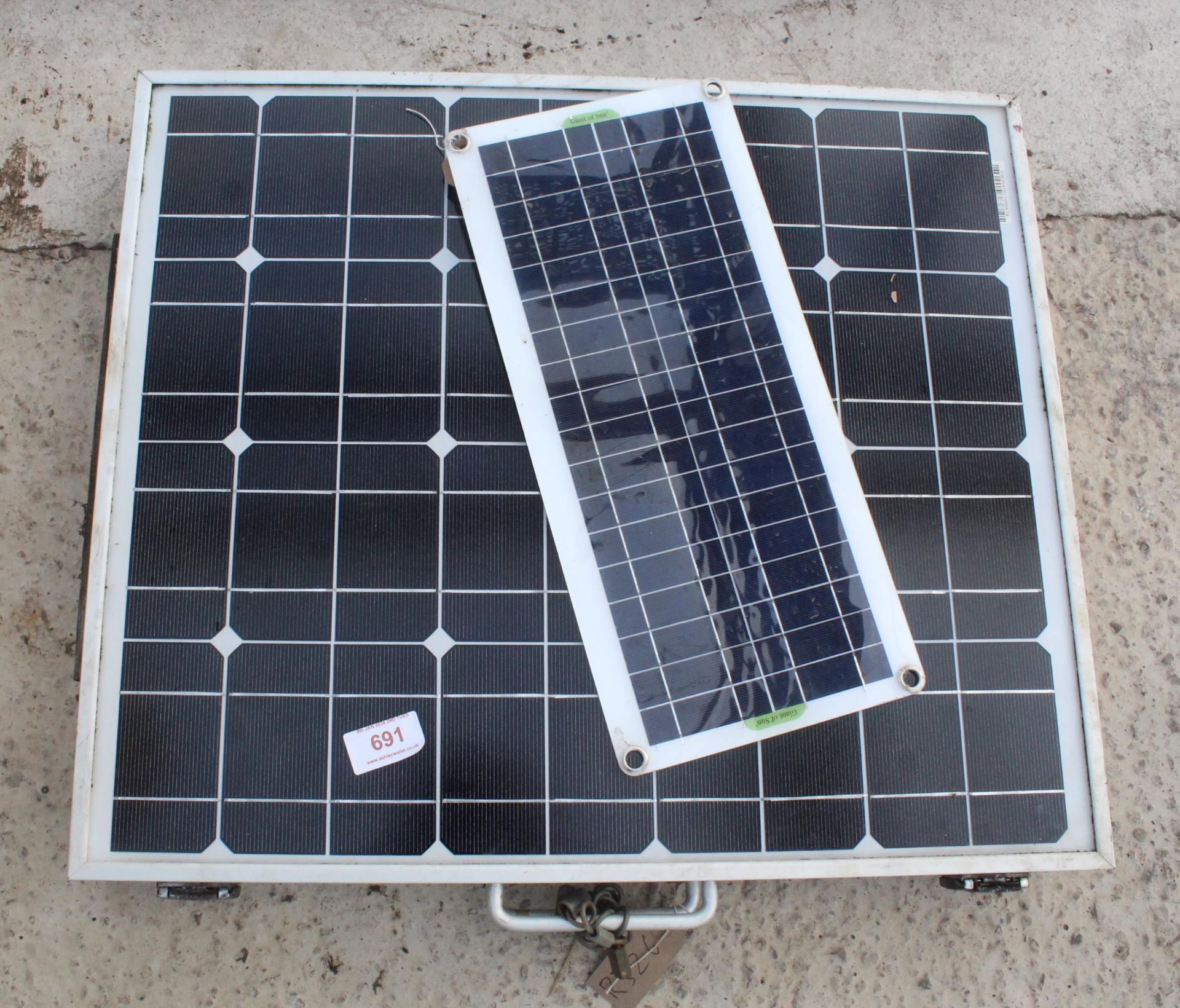 FOLDING 80W SOLAR PANEL WITH STAND LEGS AND 60W SOLAR PANEL MONOCRYSTALLINE 640 X 540 X 30mm NO VAT