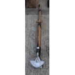 4 VARIOUS TOOLS INCLUDING HOE AND EDGER NO VAT