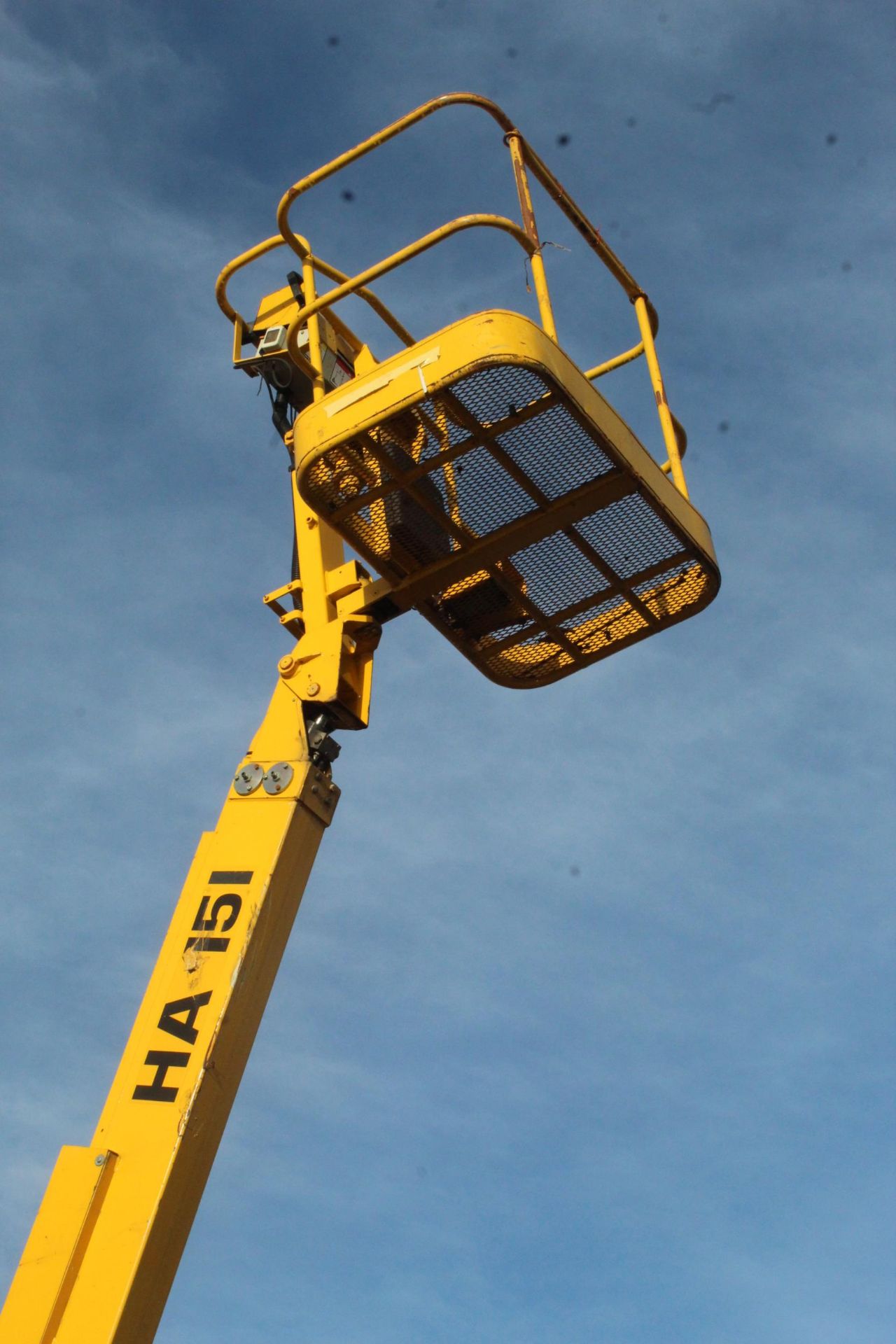 INDOOR HAULETTE HAISI 48V HA15 CHERRY PICKER APPROX 2000 HOURS BUILT IN 110/240V CHARGER 15 METRE - Image 3 of 10