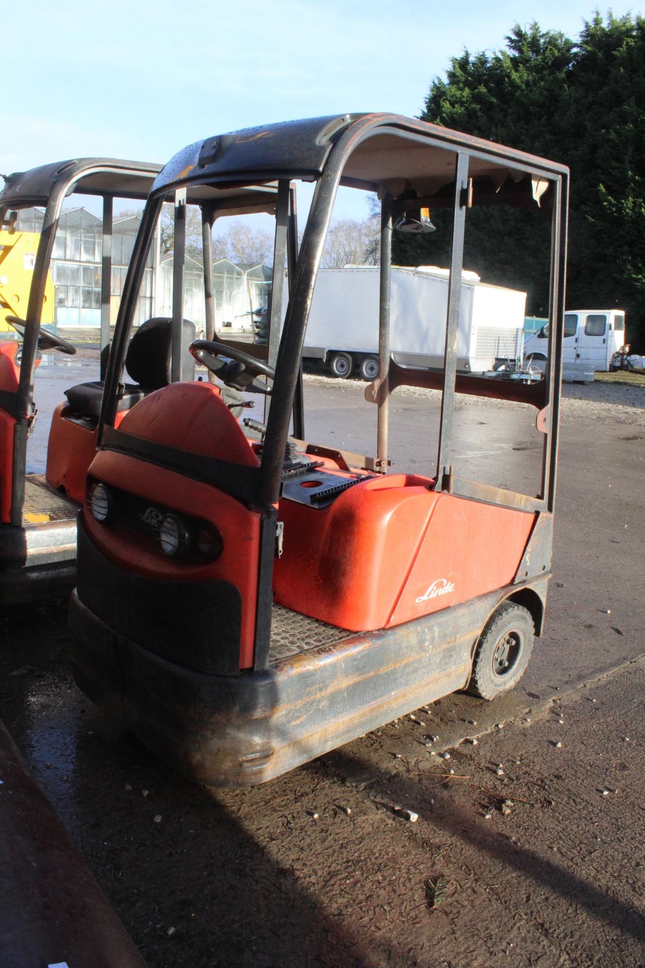LINDE P60 TOW TRACTOR 48V 6 TONNE CAPACITY + VAT - Image 3 of 5