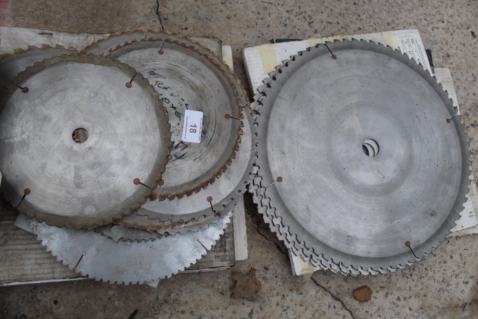 QUANTITY OF LOOSE TABLE SAW BLADES NO VAT - Image 3 of 3