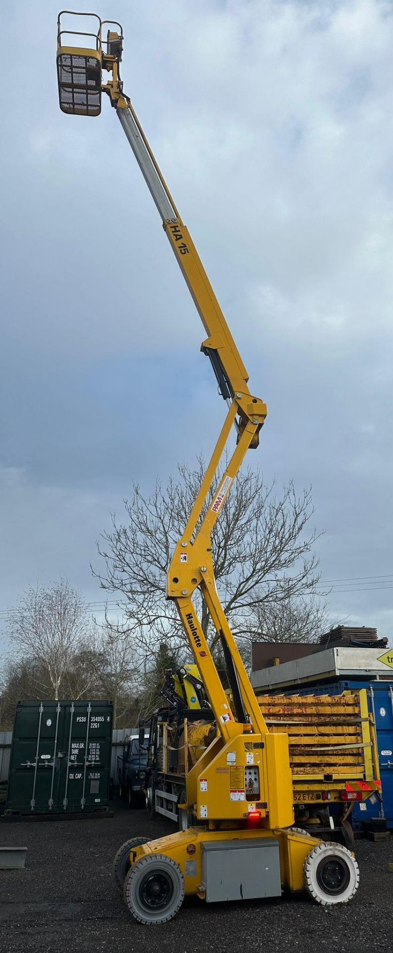 INDOOR HAULETTE HAISI 48V HA15 CHERRY PICKER APPROX 2000 HOURS BUILT IN 110/240V CHARGER 15 METRE - Image 4 of 10