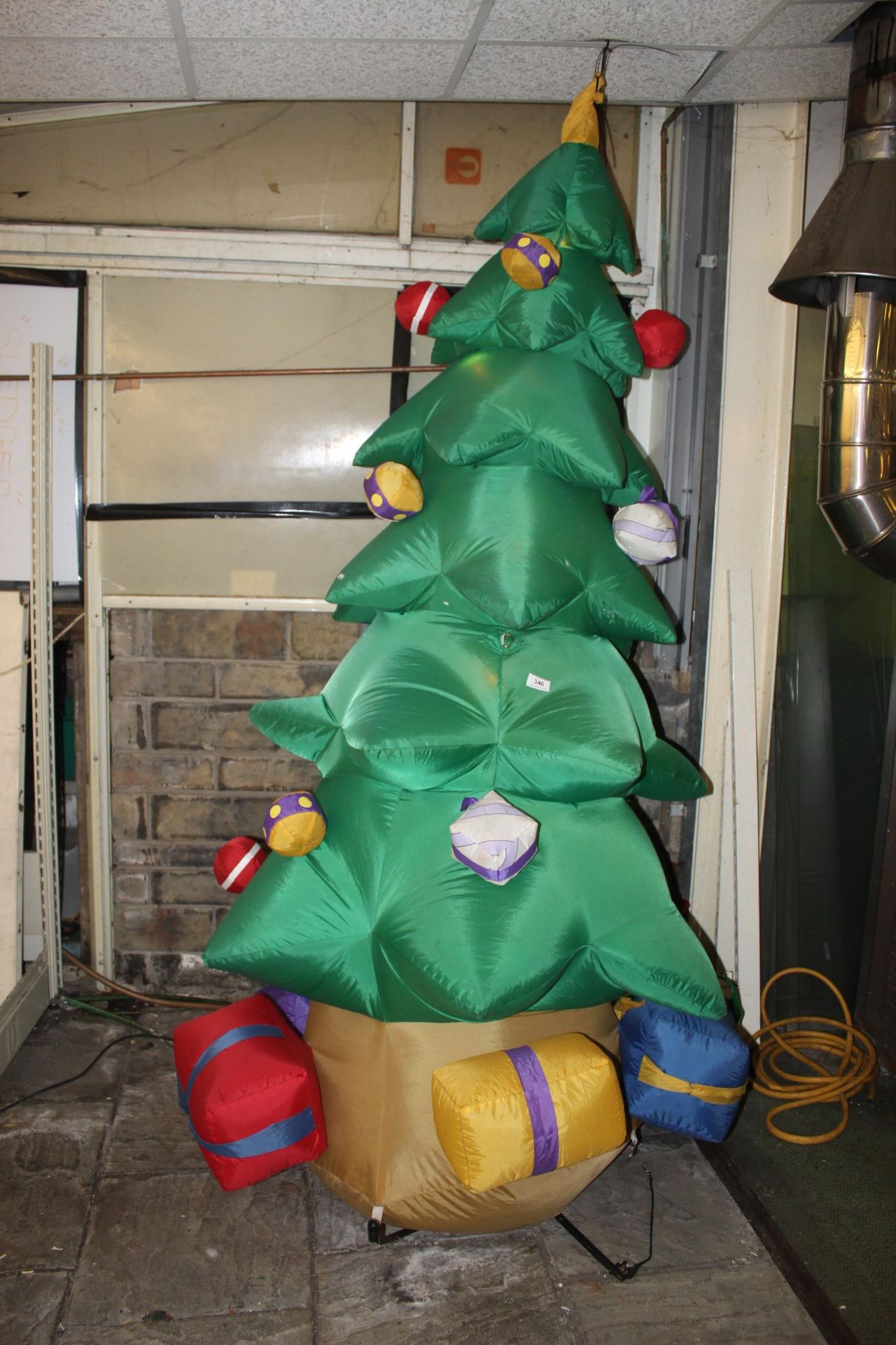 INFLATABLE CHRISTMAS TREE + VAT